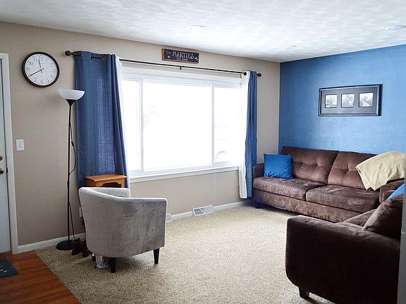 3rd image of 63 Greenway Dr
