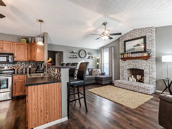 5th image of 307 Sumption Dr