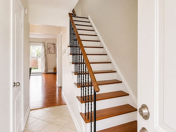 3rd image of 2108 Lakeshore Rd W #2