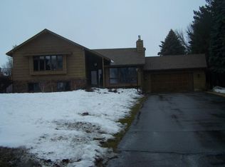 1062 Pleasure Dr W, Litchfield, MN 55355