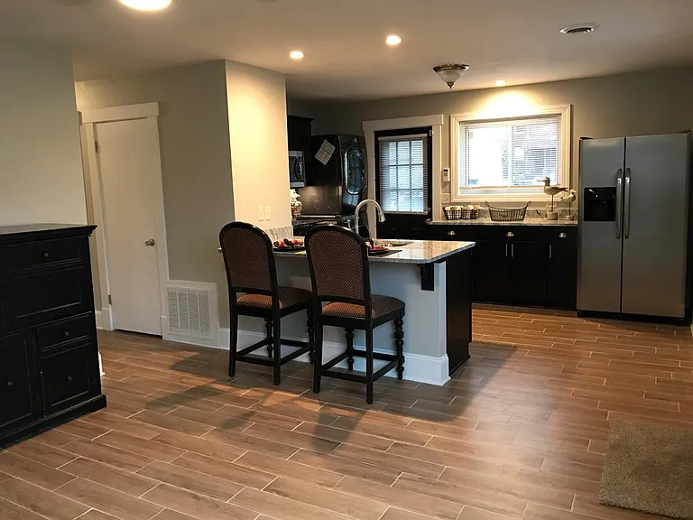 1427 Grogan Ave — Photo 4