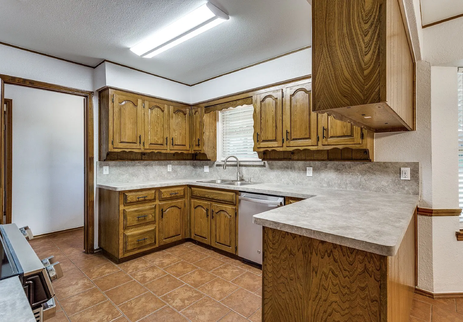 3 bed, 2.0 bath, 1836 sqft, $2,650 — Photo 3