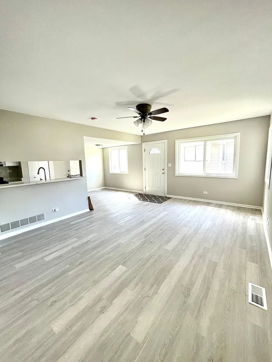 Living room area - 1505 Sutter Dr #44-3