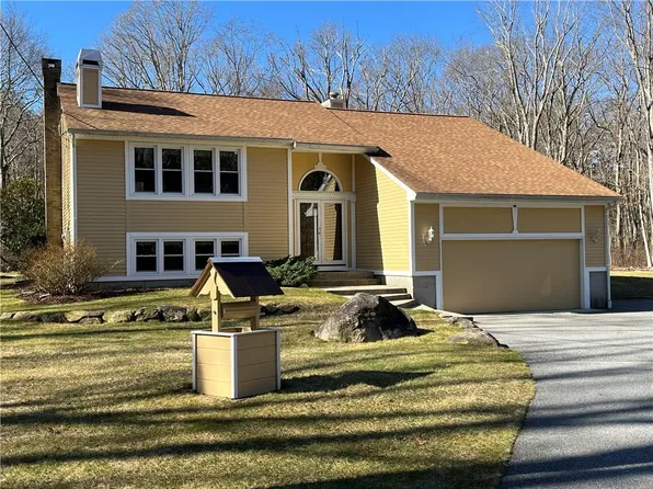 101 Cranberry Ridge Rd, Glocester, RI 02857