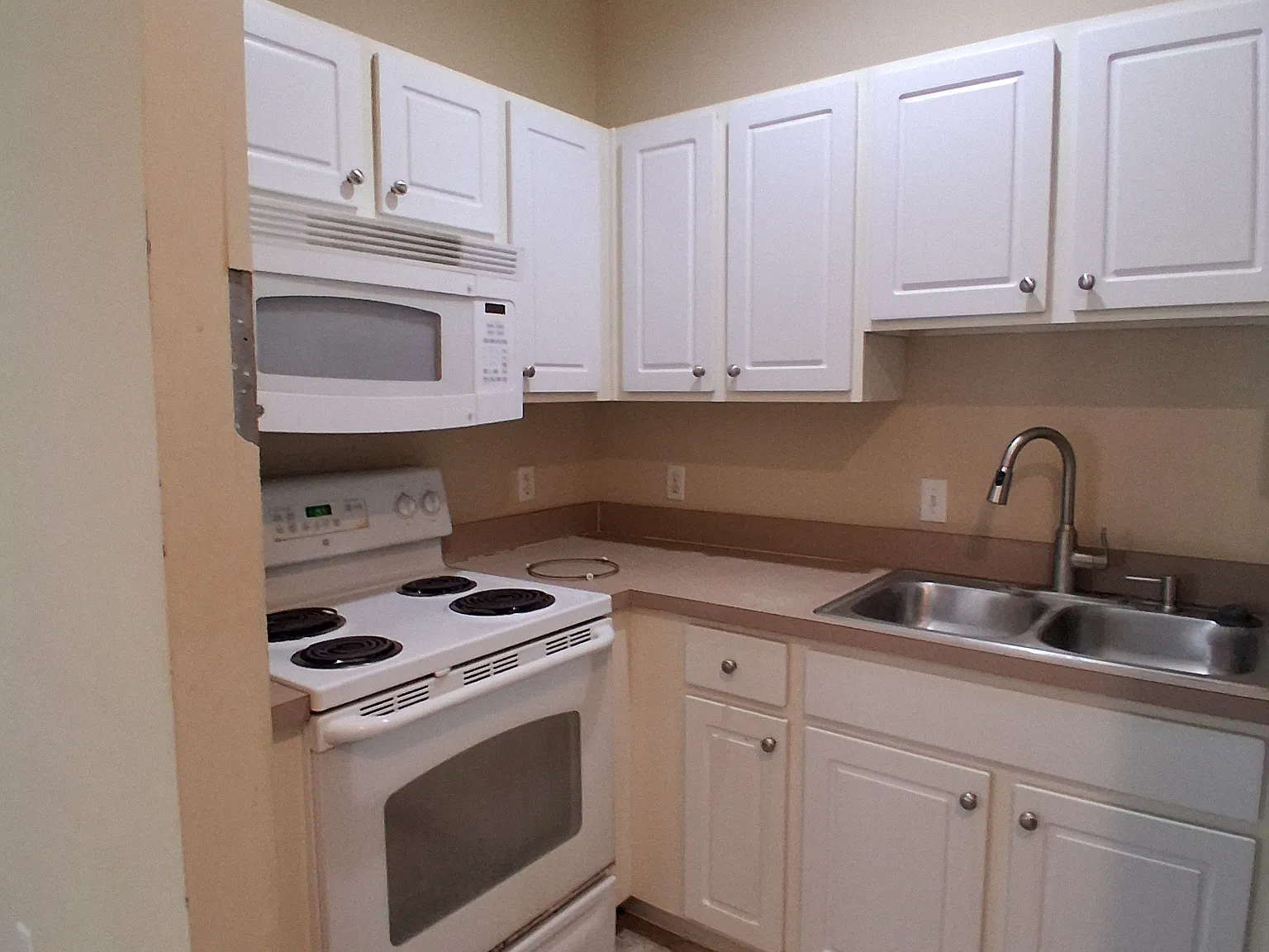 1 bed, 1.5 bath, $1,650 — Photo 2