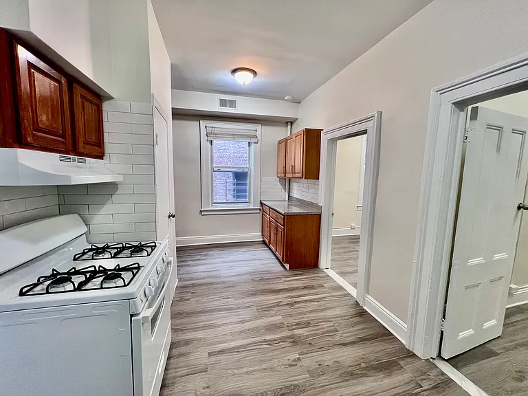 8 Seymour St #3 — Photo 2