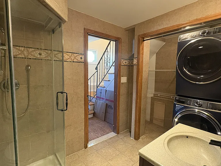 86 Notre Dame Ave #2 — Photo 11