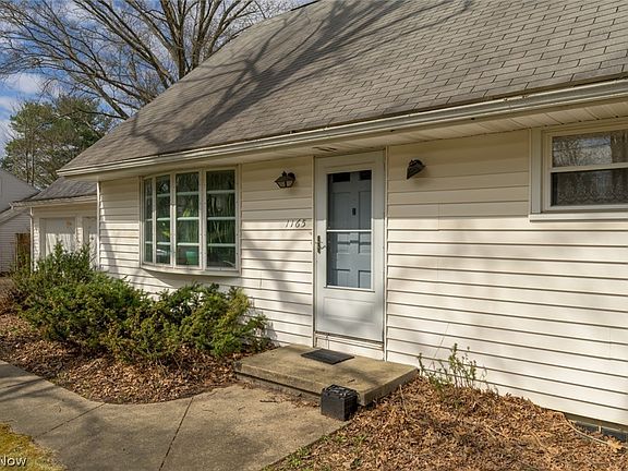 3rd image of 1165 Hampton Rd