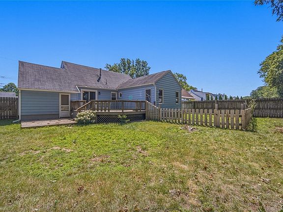 5th image of 162 Pine Tree Dr