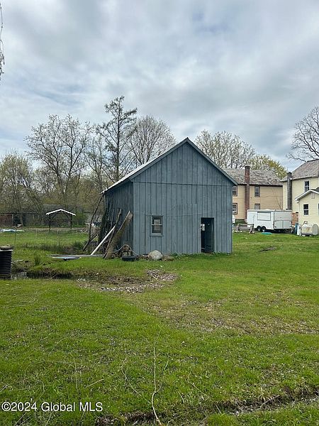 5th image of 33 Barber Avenue
