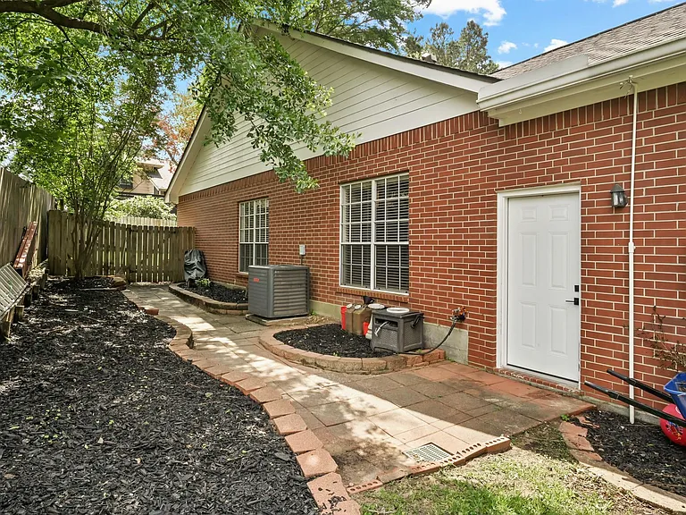 113 Inverness Dr — Photo 36
