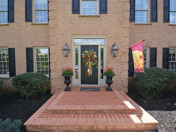 2nd image of 1071 Stonewood Ct