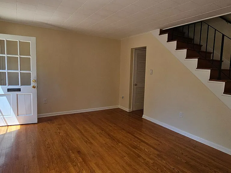 204 E Whitlock Ave — Photo 5
