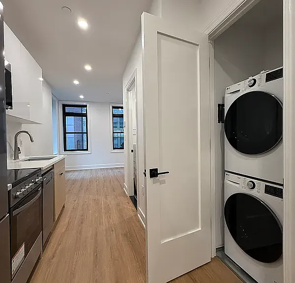 307 W 39th St #3A — Photo 8