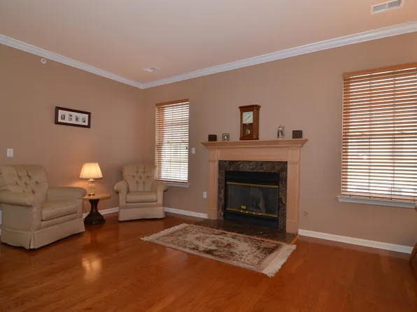 2018 Brookfield Glen Dr, Belvidere, NJ 07823