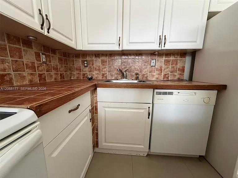 17650 NW 68th Ave #A2008 — Photo 22