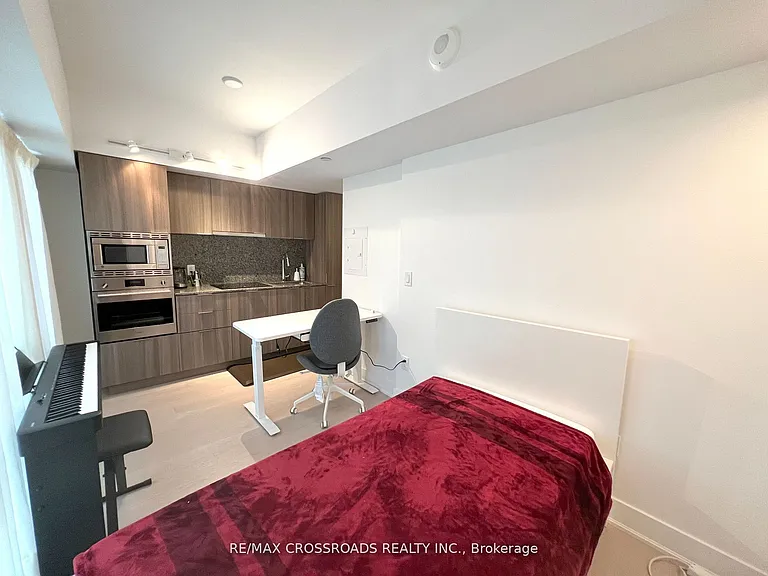 955 Bay St #626 — Photo 6