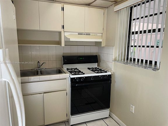 4th image of 13000 SW 92nd Ave APT B115