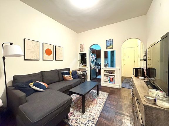 3rd image of 509 E 85th St APT 1R