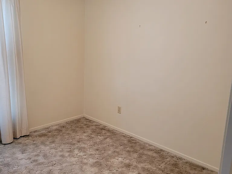 551 N Colonial Ave — Photo 3