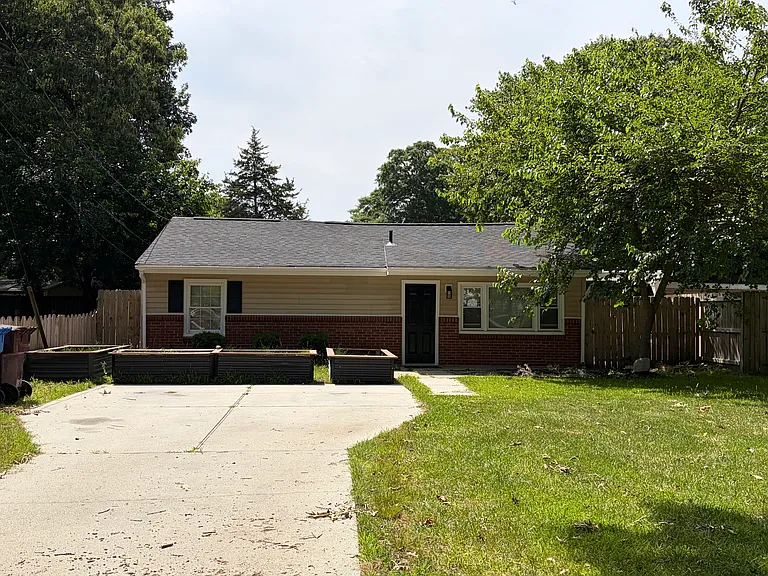 1523 Oleander Ave — Photo 13