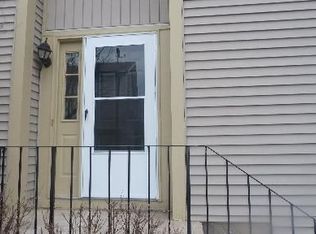 27 Pine Cir, Cary, IL 60013