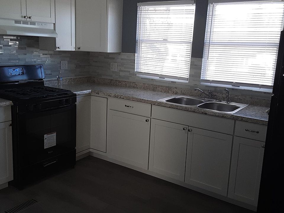 2nd image of 2101 S Ironwood Dr