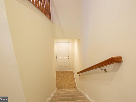 5th image of 239 Mohegan Dr