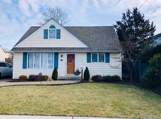 2117 Larch St, Wantagh, NY 11793