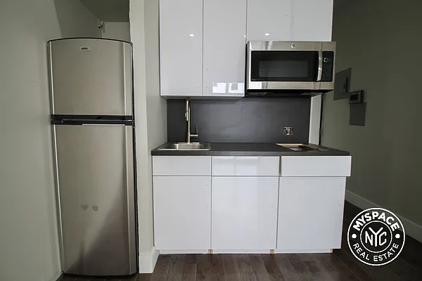 Rented by MySpaceNYC | media 9