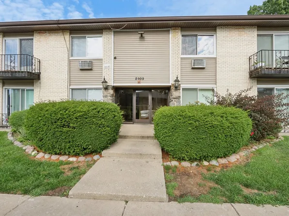 8999 Kennedy Dr APT 1B, Des Plaines, IL 60016