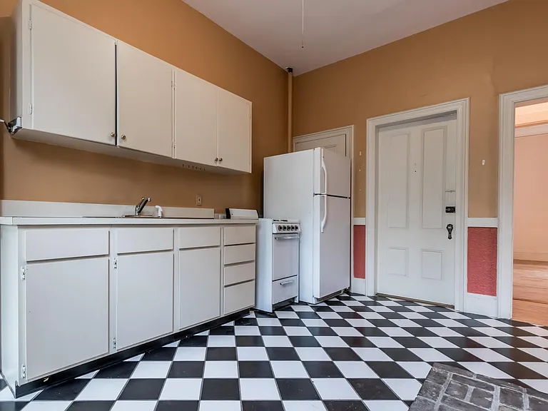 256 Vaughan St #1 — Photo 5