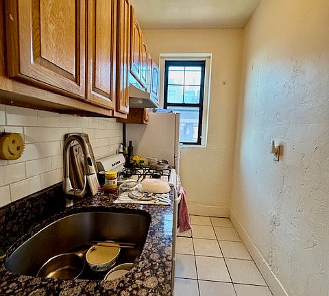 2nd image of 202 Hemenway St #11