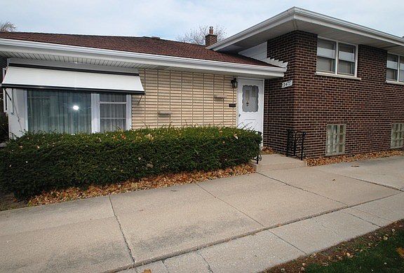 2nd image of 2417 Mayfair Ave