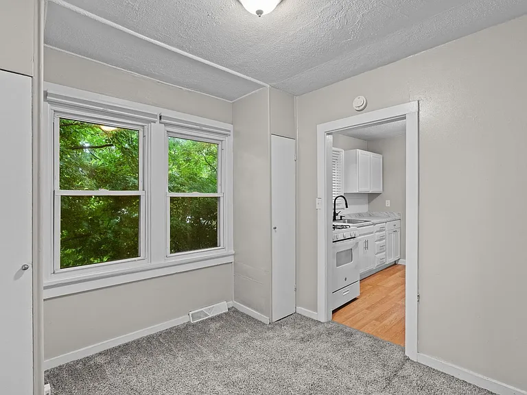 2936 N Hanley Rd — Photo 19