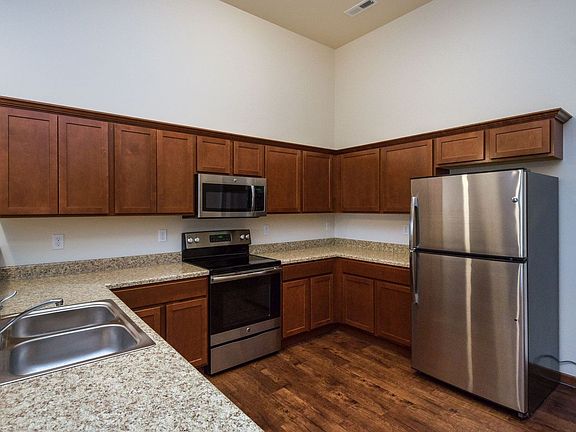 2nd image of 2861 Spring Rose Cir APT 202