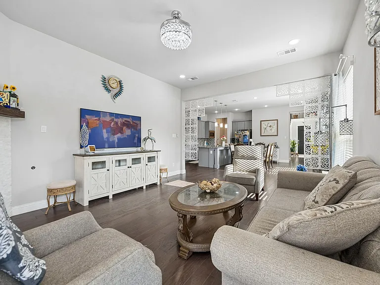 4500 El Paso Dr — Photo 5