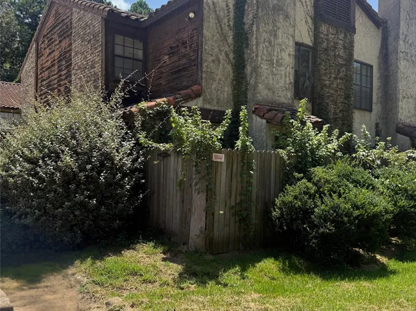 5454 Financial Plz APT 12D, Shreveport, LA 71129