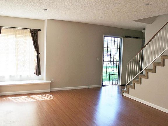 4th image of 405 Canterbury Way
