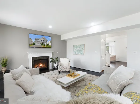 25621 Emerson Oaks Dr, Aldie, VA 20105