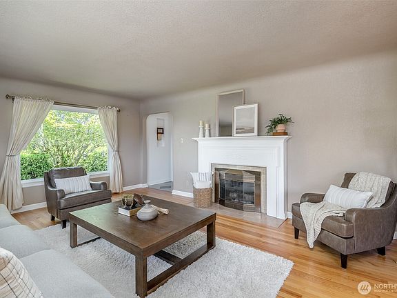 4th image of 902 S Sunset Drive