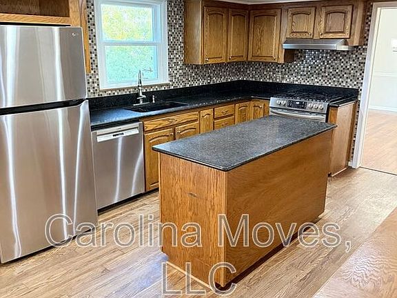 4th image of 121 Chipwood Ln