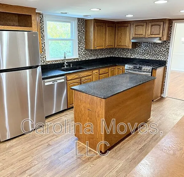 121 Chipwood Ln — Photo 4