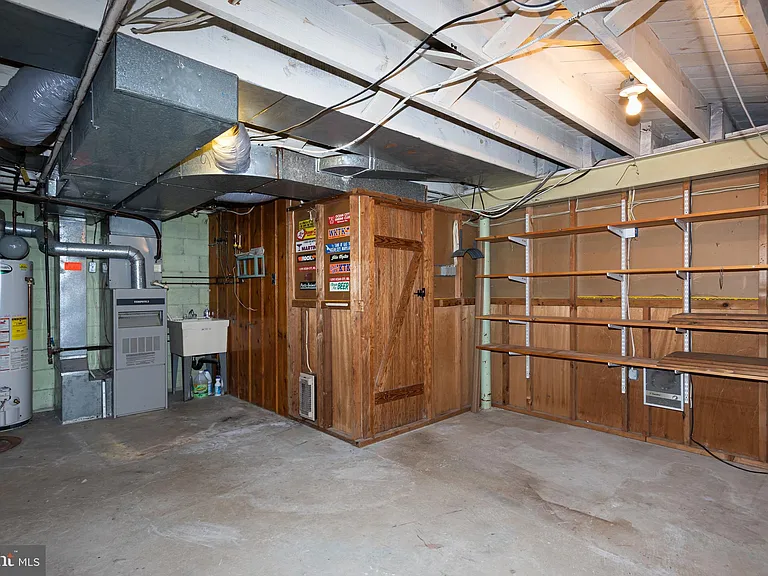 8426 Pleasant Plains Rd — Photo 22
