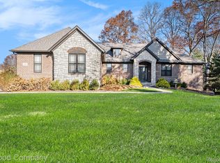 1058 Watersmeet Dr, Oxford, MI