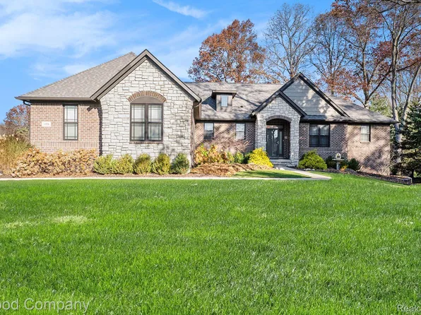 1058 Watersmeet Dr, Oxford, MI 48371