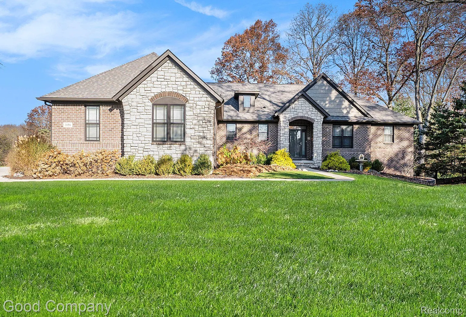 1058 Watersmeet Dr photo 1