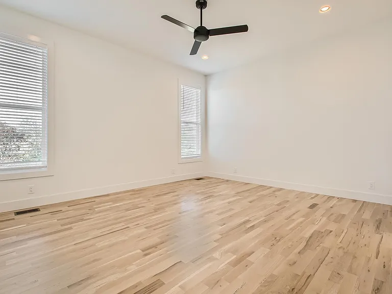 405 Serenity Ln — Photo 13