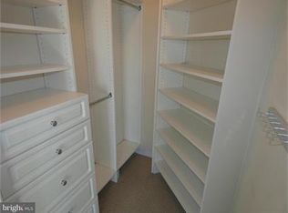 2465 Army Navy Dr #1-215, Arlington, VA 22206