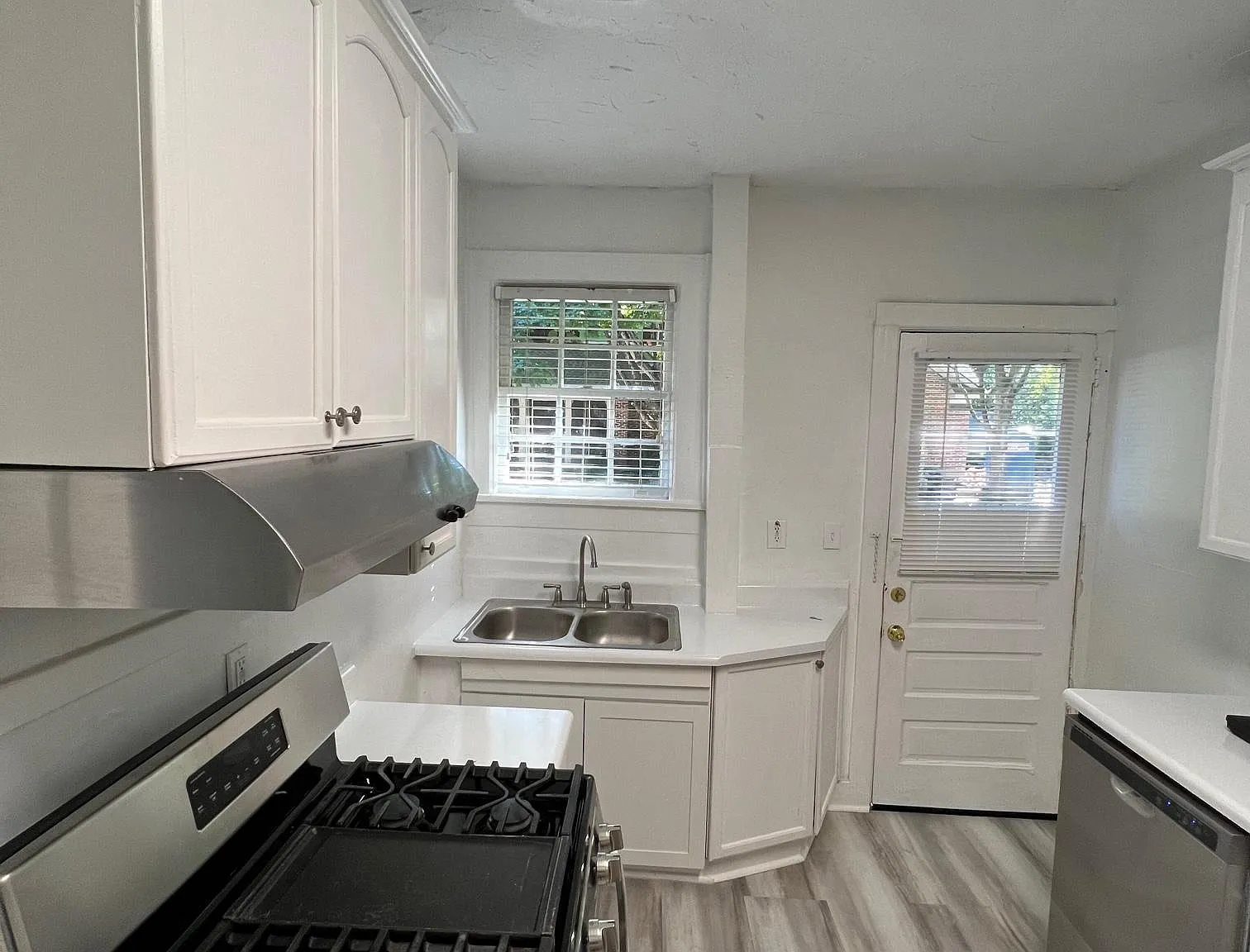 1304 N Morningside Dr NE — Photo 3
